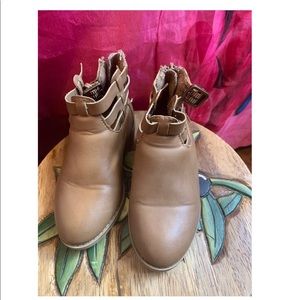 🌹bundle & savel🌹Tan Toddler boots for girls.
